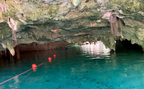 BaÃ±ate en las cavernas del Gran Cenote de Tulum